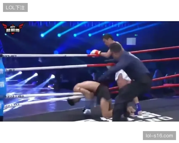 选手被一拳击倒后10秒站不稳